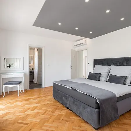 Anela Βίλα Πόρετς