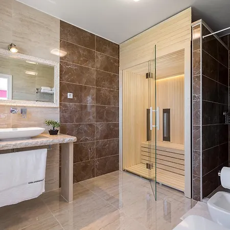 Anela Βίλα Πόρετς