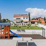 Anela Вилла *